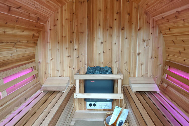 Barrel-outdoor-sauna-interior-with-signature-benches