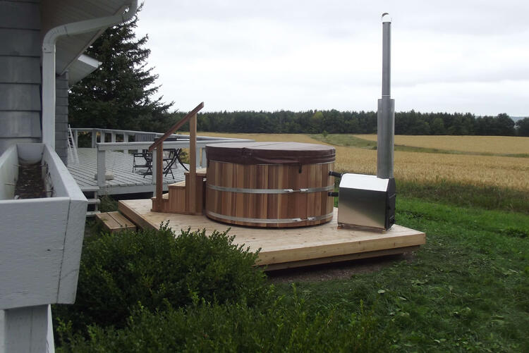 Dundalk leisurecraft europe red cedar hottub hot tub handcrafted