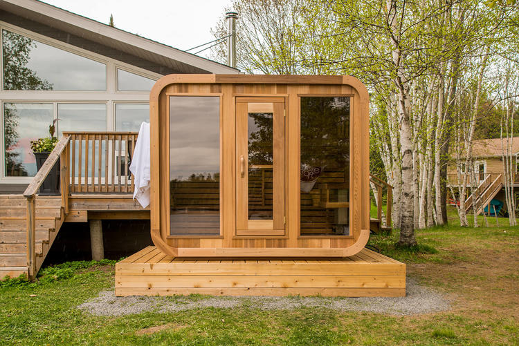 Dundalk leisurecraft europe clear red cedar Luna sauna made in canada waterproof roof outdoor saunas