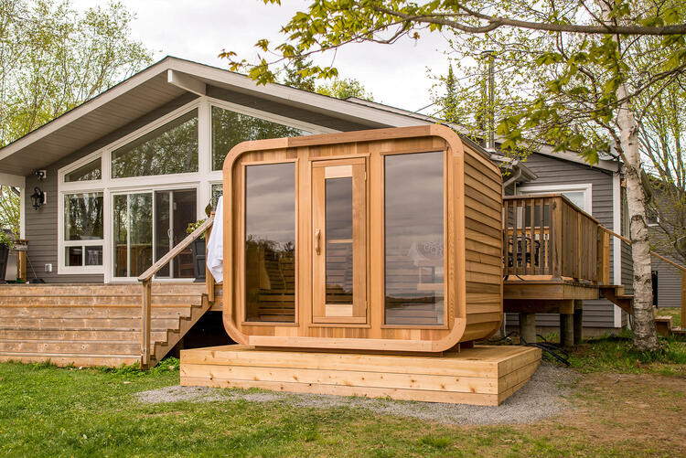 Dundalk leisurecraft europe clear red cedar Luna sauna made in canada waterproof outdoor saunas