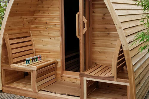 Porch with signature benches Pod Sauna