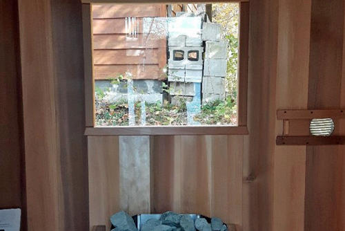 Rectangle window in back wall Pod Sauna
